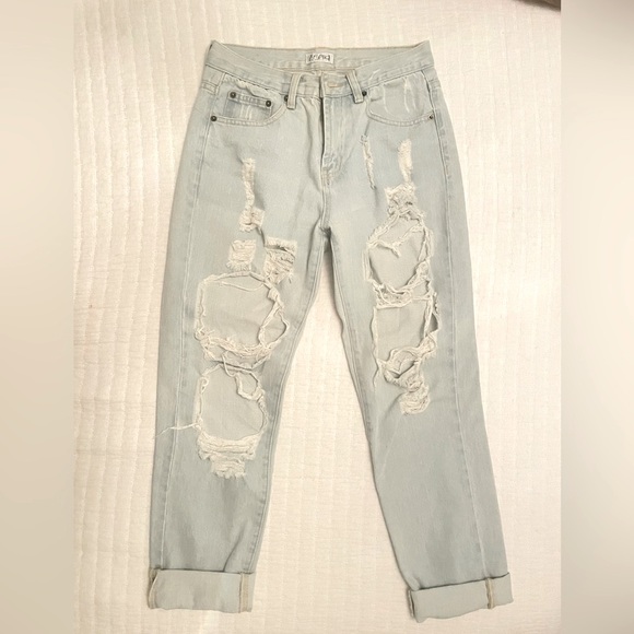 Light wash jeans - Picture 3 of 3